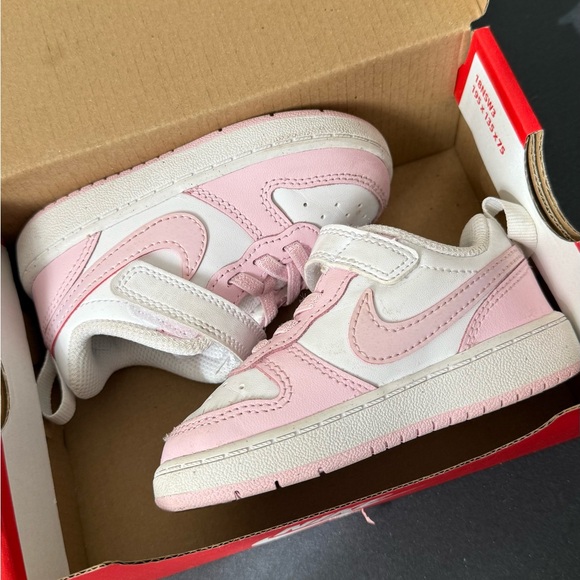 Nike Court Borough Low 2 | White and Pink
Toddler Size 6C | DQ0493100 - Picture 3 of 6